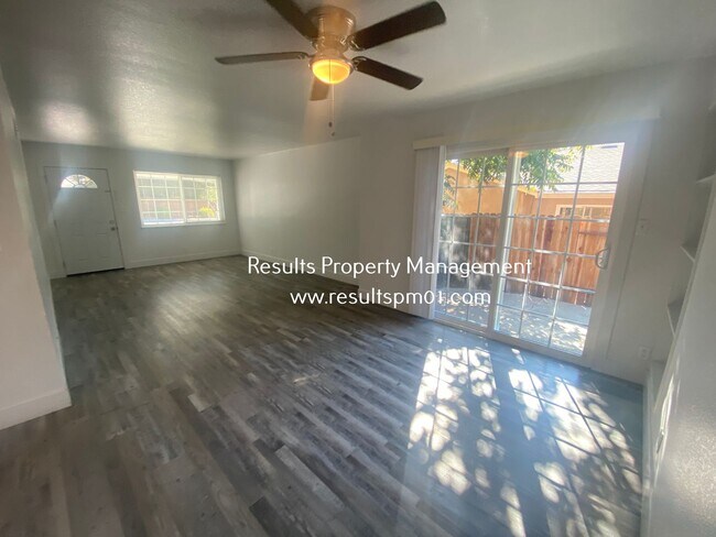 7865 Mariposa Ave in Citrus Heights, CA - Foto de edificio - Building Photo