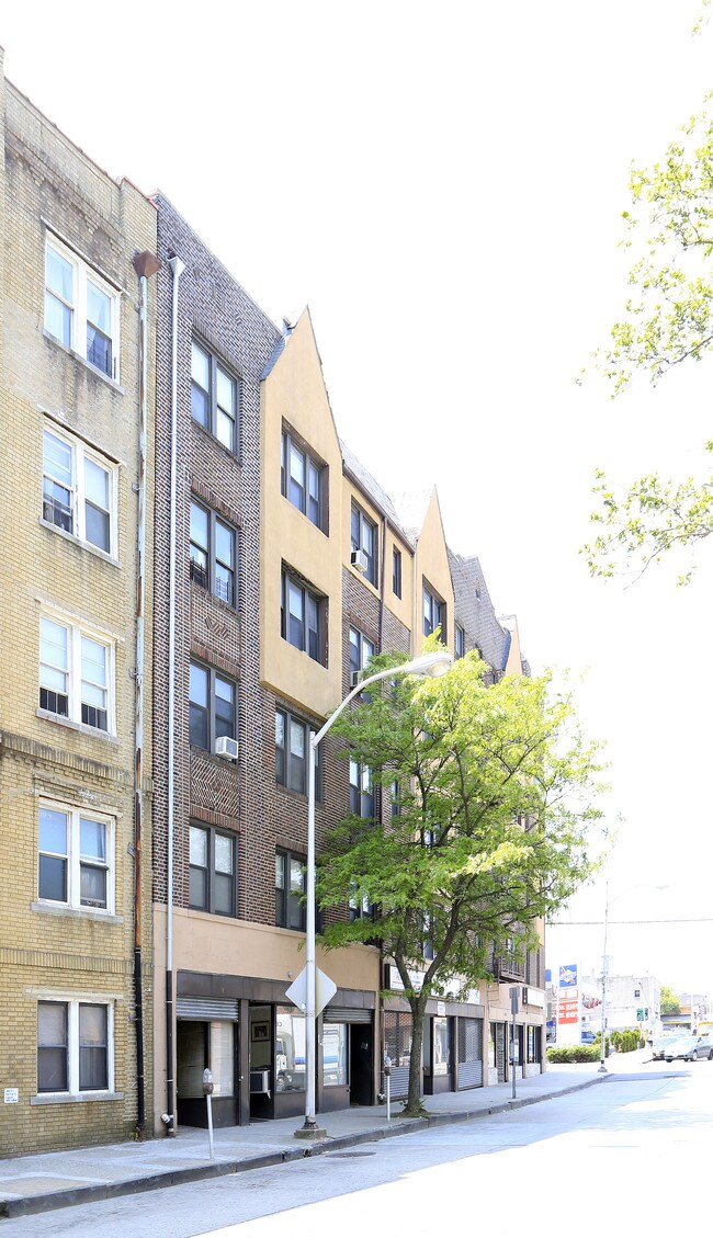Hartridge Court in Mount Vernon, NY - Building Photo - Building Photo