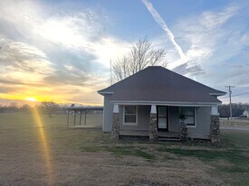 11991 S Edmondson Rd in Gentry, AR - Building Photo
