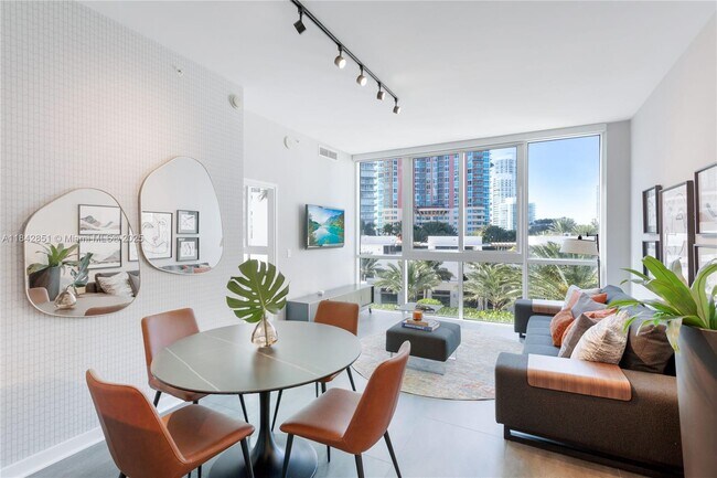 50 S Pointe Dr, Unit 609 in Miami Beach, FL - Building Photo - Building Photo