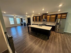 4245 Essex Pond Wy in Cumming, GA - Foto de edificio - Building Photo