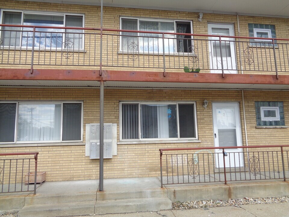 5720 W 95th St in Oak Lawn, IL - Building Photo