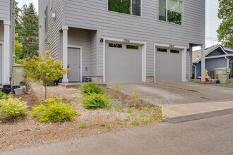 17854 SW Rudolph Ln in Beaverton, OR - Building Photo - Building Photo