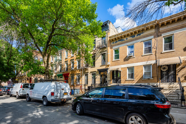 1384 Madison St in Brooklyn, NY - Foto de edificio - Building Photo