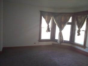 708 N County St, Unit Martinez apartments in Waukegan, IL - Building Photo - Building Photo