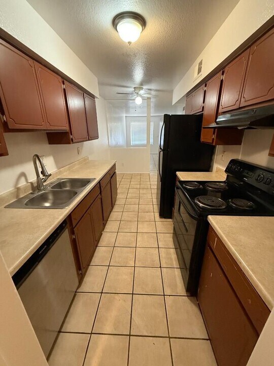 61 W Inglewood St in Mesa, AZ - Building Photo