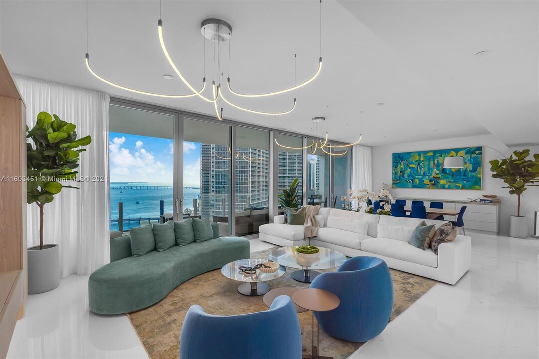 300 Biscayne Boulevard Way, Unit 2602 in Miami, FL - Building Photo