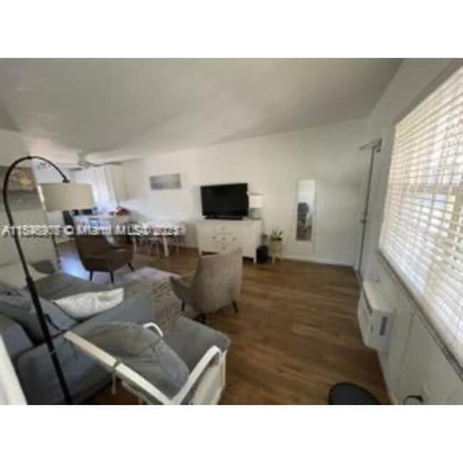 6511 Santona St in Coral Gables, FL - Foto de edificio - Building Photo