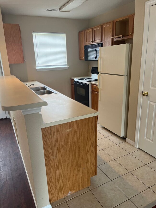 725 Demaret Dr in Columbia, MO - Building Photo - Building Photo