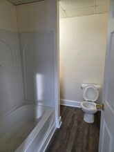 1 S Main St in Stewartstown, PA - Foto de edificio - Building Photo