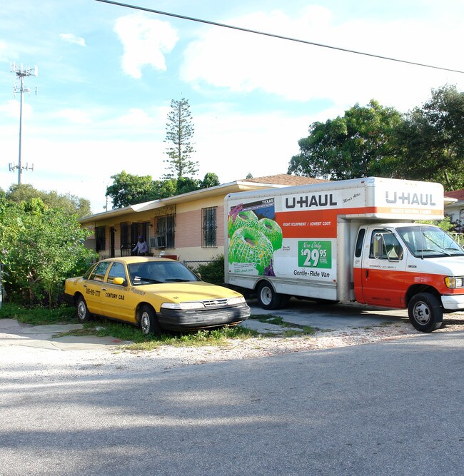 245-253 NE 58th St in Miami, FL - Building Photo - Building Photo