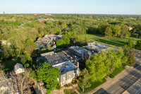 Chateau Richelieu in Peoria, IL - Foto de edificio - Building Photo