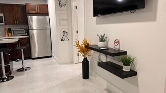 7550 S Waterway Dr in Miami, FL - Building Photo