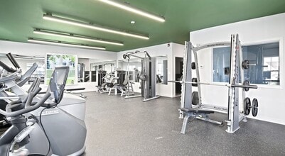 Kinwood Apartments in Rensselaer, NY - Foto de edificio - Building Photo