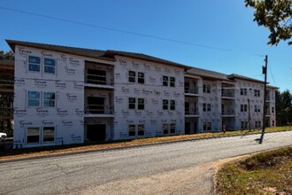 Gateway at the Green in Greenville, SC - Building Photo - Building Photo