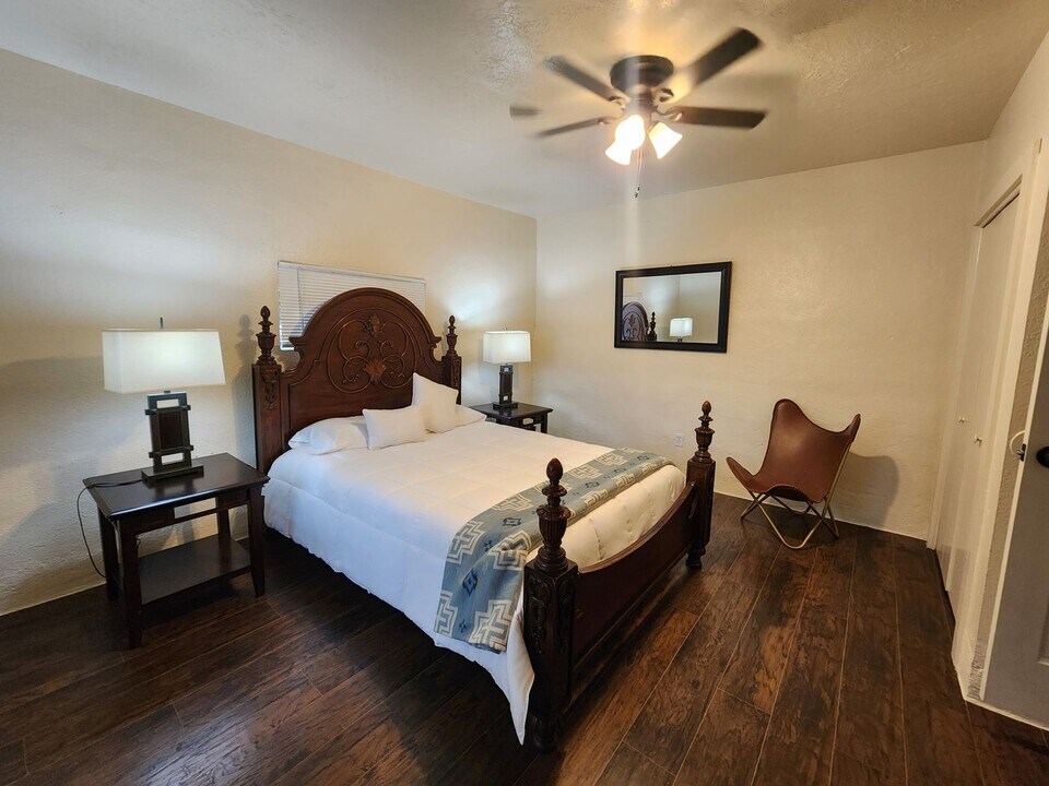 908 15th St NW in Albuquerque, NM - Building Photo