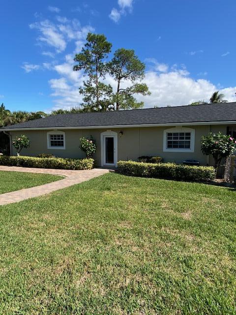 8732 Yearling Dr in Wellington, FL - Building Photo