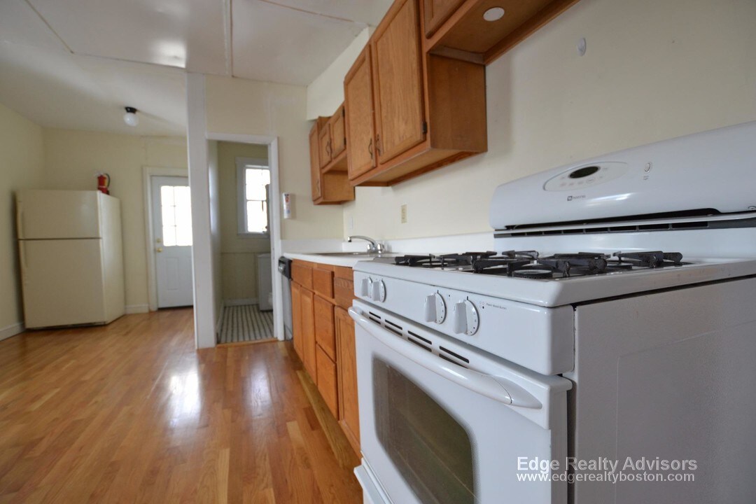 55 Leicester St, Unit 2 in Boston, MA - Building Photo