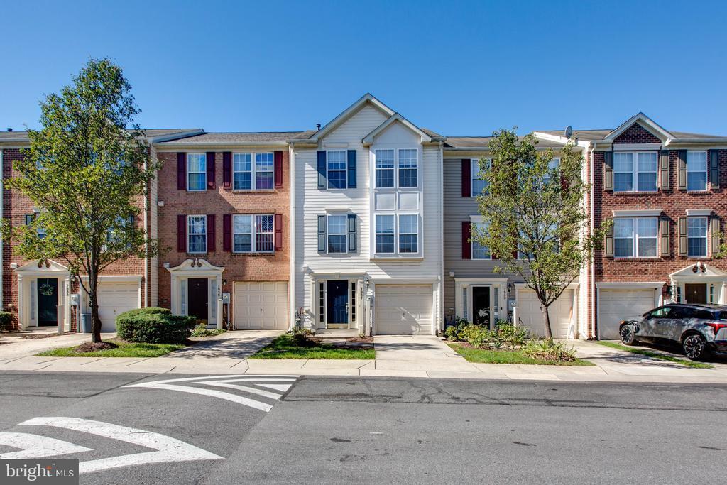 7037 Holly Springs Ln in Elkridge, MD - Building Photo