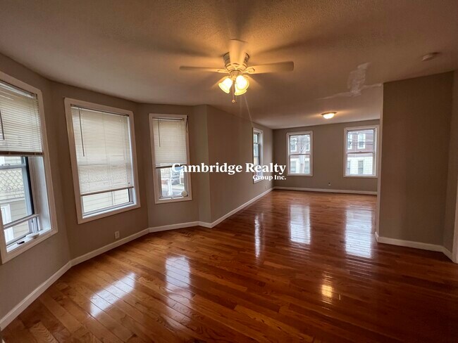 15 Hudson St, Unit 2 in Somerville, MA - Building Photo - Building Photo
