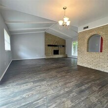 7845 La Cabeza Dr in Dallas, TX - Building Photo - Building Photo