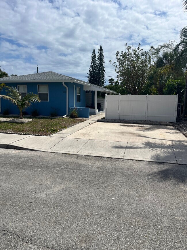 1210 N J St, Unit A in Lake Worth Beach, FL - Building Photo - Building Photo