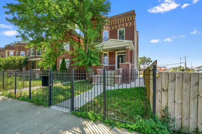 property at 4751 W Monroe St