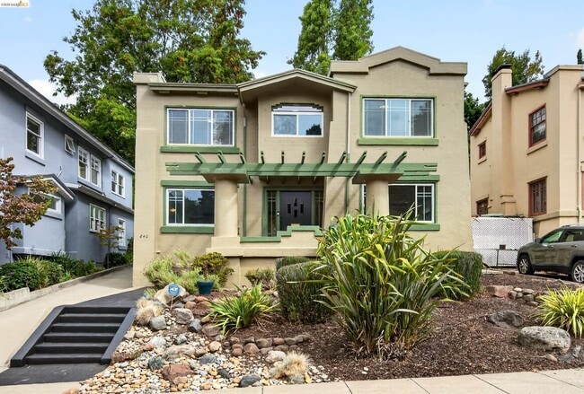 property at 846 Mandana Blvd