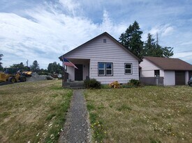 301 Linda Ln in Centralia, WA - Building Photo