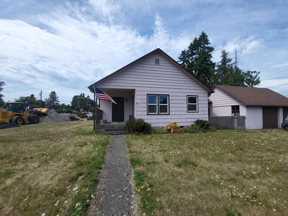 301 Linda Ln in Centralia, WA - Building Photo