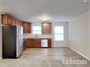 906 W Clinton St in Danville, IN - Foto de edificio - Building Photo