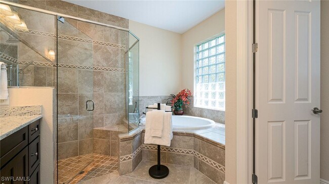 7711 Martino Cir in Naples, FL - Building Photo - Building Photo