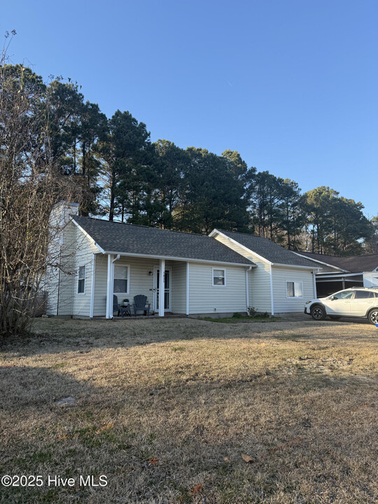 1021 Spring Villa Dr in Jacksonville, NC - Building Photo