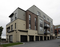 351 Bayrose Dr in Ottawa, ON - Building Photo - Building Photo