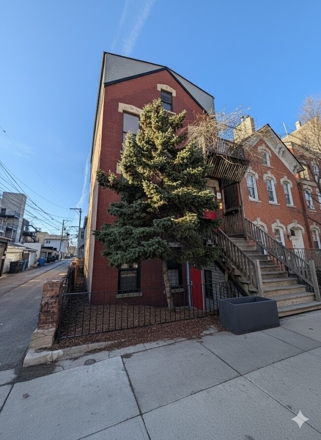 property at 916 N Noble St