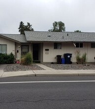1042 SW Black Butte Blvd in Redmond, OR - Building Photo - Building Photo