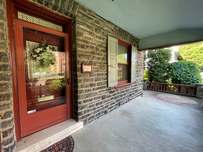 219 Washington Ln, Unit 1 in Jenkintown, PA - Building Photo - Building Photo