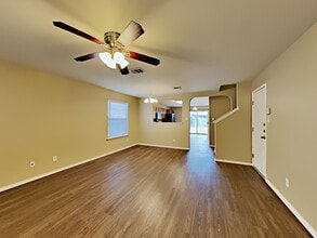 6907 Macaway Crk in San Antonio, TX - Foto de edificio - Building Photo