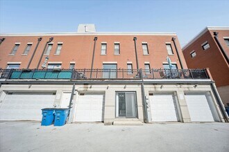 943 W College Pkwy in Chicago, IL - Building Photo - Building Photo