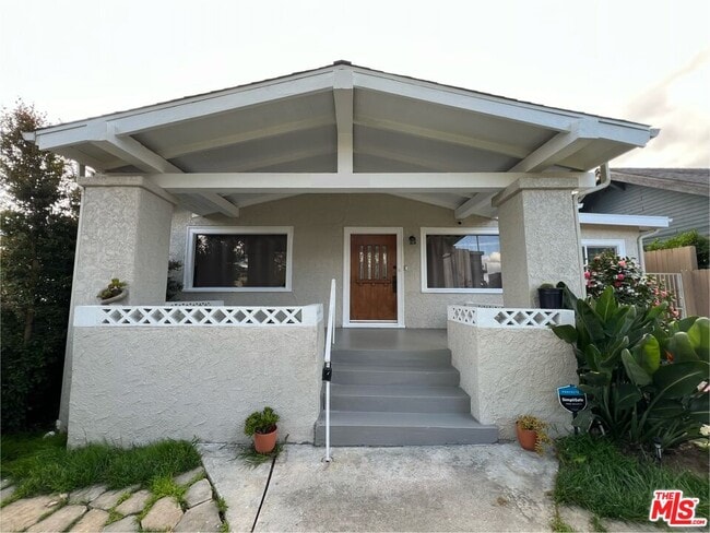 property at 815 N Hobart Blvd
