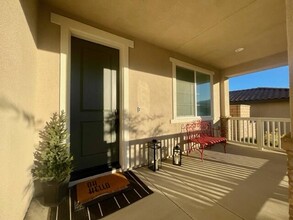 39330 Stirrup Ct in Palmdale, CA - Foto de edificio - Building Photo