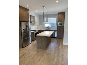 1639-1162 162 St in Surrey, BC - Building Photo - Building Photo