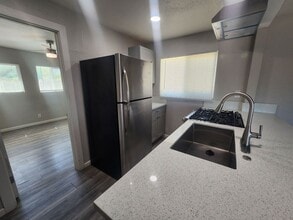 6671 Pine Ave in Twentynine Palms, CA - Building Photo - Building Photo