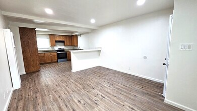 11516 Eucalyptus Ave, Unit B in Hawthorne, CA - Foto de edificio - Building Photo