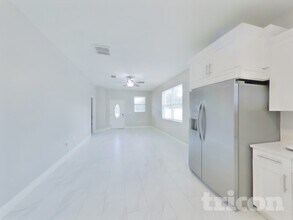 9021 Riverview Dr in Riverview, FL - Foto de edificio - Building Photo