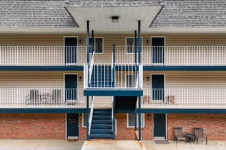 Oak Grove Village in Roanoke, VA - Foto de edificio - Building Photo