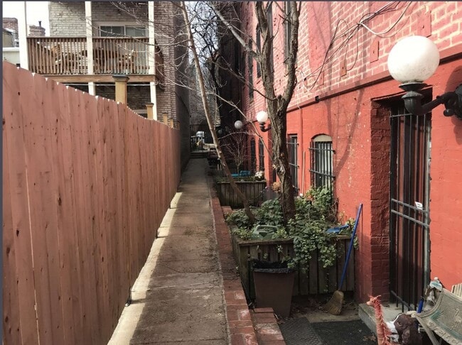 1927 17th St NW, Unit Unit 6 in Washington, DC - Building Photo - Building Photo