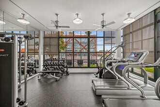 2030 8th St NW, Unit 313 in Washington, DC - Foto de edificio - Building Photo