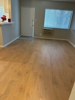 563 E Arrow Hwy, Unit 1 in Azusa, CA - Building Photo