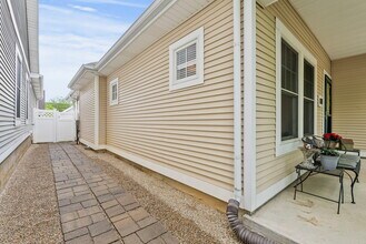 160 Towne Center Dr in Lexington, KY - Building Photo - Building Photo